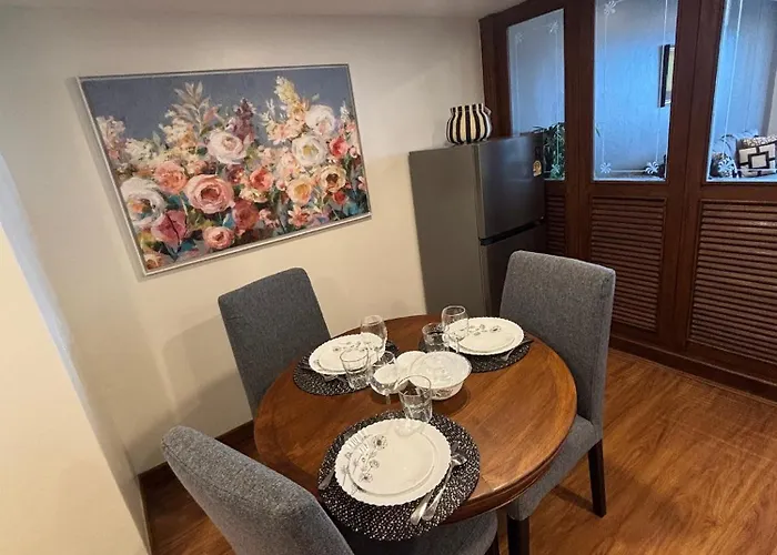 Apartment Chic Escape & Fast Wifi *