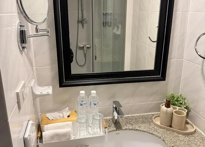 Apartment Chic Escape & Fast Wifi *